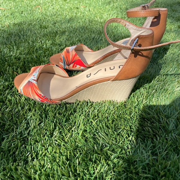 NWT Unisa Wedges | Size 7.5 - Picture 4 of 6